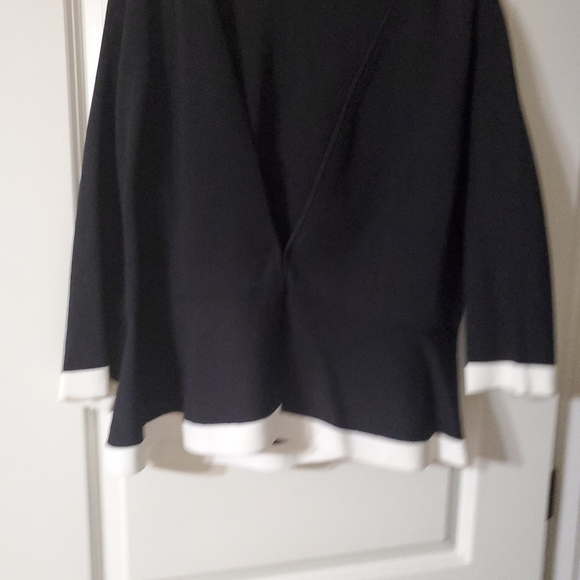 Two piece gorgeous black skirt,, coordinating top white accent Eva Mendes knit - Picture 3 of 5